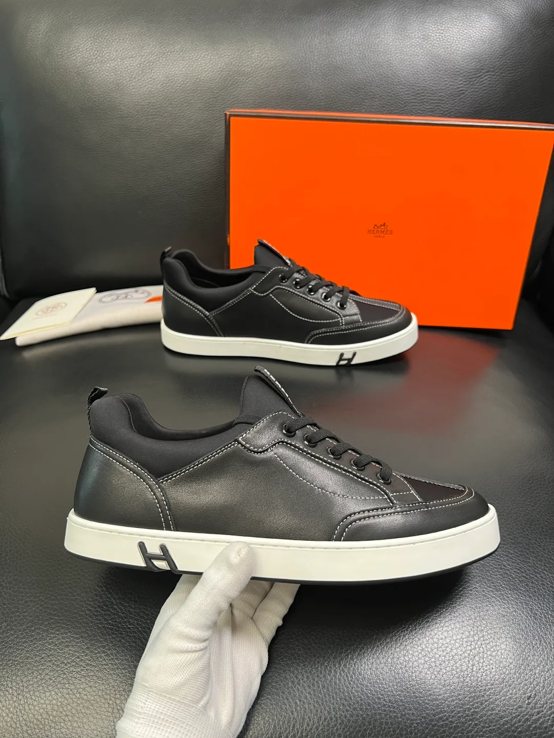 Men's shoes 💰700 Hermes High-quality top crafts Hermes counters are selling simultaneously with original factory configuration, original cowhide fabric imported from Italy, high-quality splicing technology, fully imported water-dyed cowhide lining, soles: original soles specially provided by the original factory are super comfortable, original factory and single goods are welcome to compare, code number 38-44 (customized 45)
